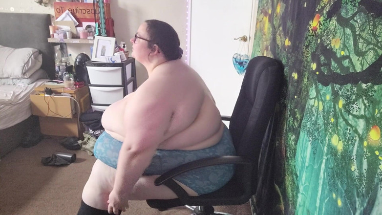 SSBBWLadyBrads: Cewek semok kulit putih grwm lagi asik mandi - bagian 1