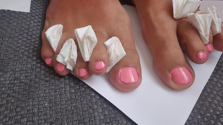 SavageHeater59: Je Me Fais Les Ongles Mes Pieds Et Des Mains...