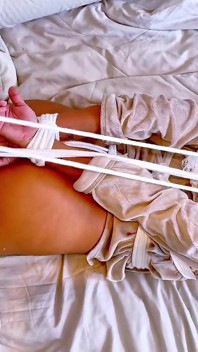 Renee on: ibu tiri diikat, jari kaki menganga, tutup mulut (4k)