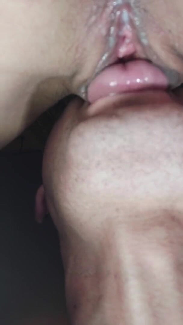 Wet Pussy Fuck: หีสาวโกนเนียนถูกเลียใกล้ๆ หีแฉะโชกสุดๆ