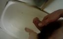 Z twink: Adolescentă care își expune corpul la duș