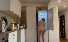 Limpando a geladeira comigo com muitos peidos