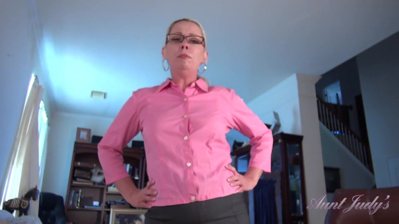 Aunt Judy's: Tantejudys - je harige milf stieftante Liz laat je klaarkomen in...