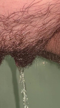 Teen Pees Beautifully