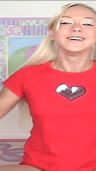 Numele meu este Lil Lexy și îmi place să fiu goală pe live stream