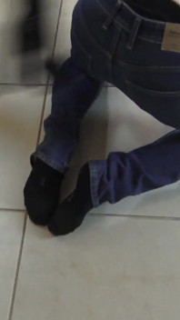 Hand Trample Dance Kicking Fun!.