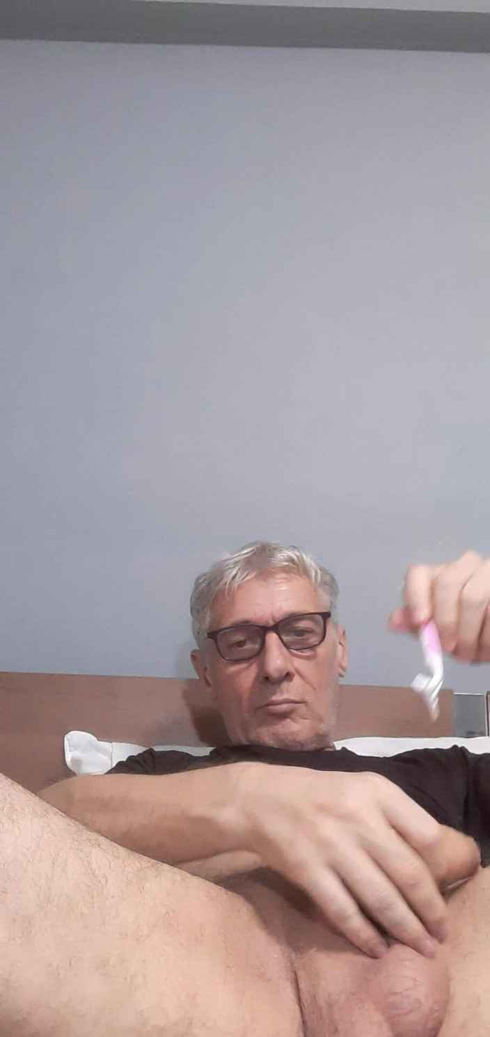 Big uncut hard cock: Pulă monstru rasă și coaie uriașe masive