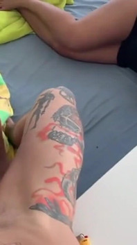 Sie lutscht sehr gut, bis ich sie mit sperma gefüllt habe
