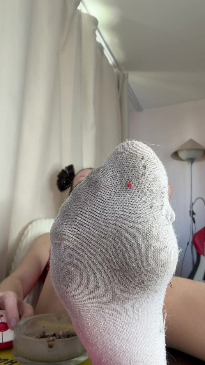 Skinny_lady69: Stinken voor meesteres - sigarettenrook en vuile fetisj