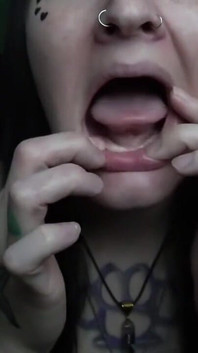 Wycieczka po ustach GothBunny