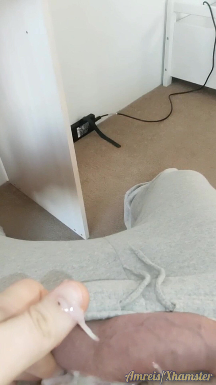 Amreis: 家に一人でいるとき - 剃ったチンコをオナニーしてゲーミングチェアでオーガズムを迎えた