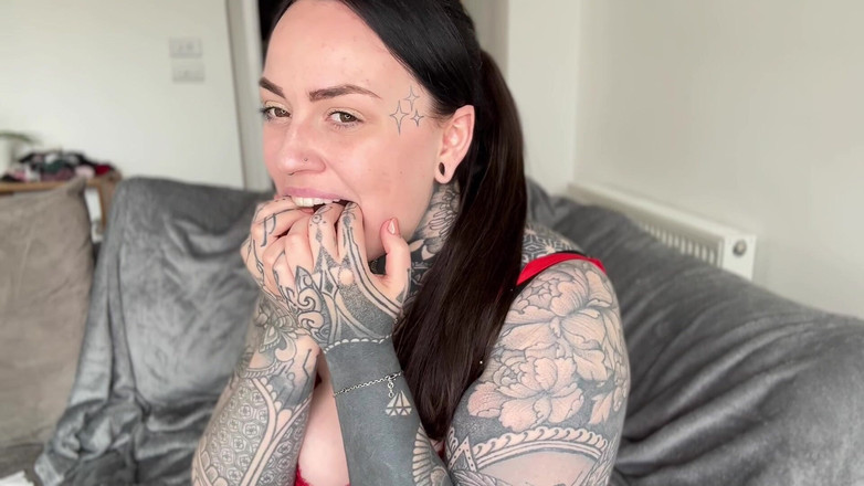 Miss Valentina: Fetish Pendakap Gigi