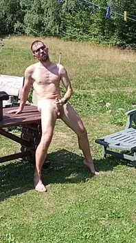 În timp ce atârna rufe