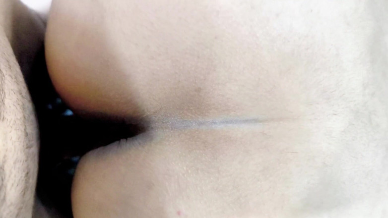 Manosexyscat69: La bella sorellastra culona desi succhia un grande cazzo scopata...