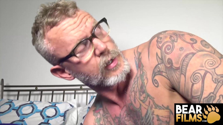 Bear Films: Bearfilms, dominanter bär jack dixon benutzt seinen fetten schwanz an...