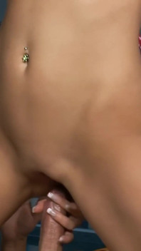 Aksi hot lesbian tante seksi dengan kaki jenjang yang lagi asik ngentot sama tante seksi di spa