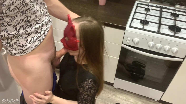 Mirallise: Šukej mě tvrdě v kuchyni! Chci tvé sperma!