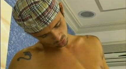 Hot Latinos dudes not gay but curious: 性感的异性拉丁女郎第一次做爱 18