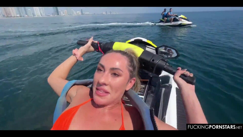Maximo Garcia: Jetski POV knullar med Wild Mackenzie Mace och Aquatic Watchers....