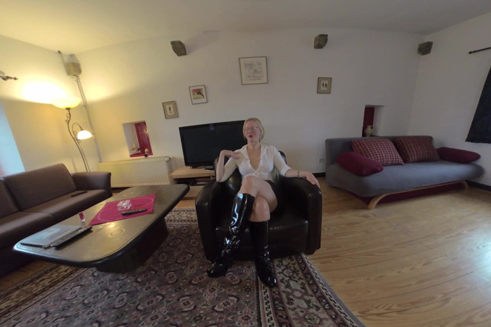 BlondeHexe VR: Sekreter maaş artışı aldı