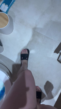 Feet: 슬리퍼를 신는 걸 좋아해요