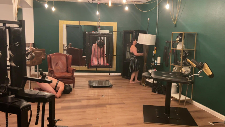 DOMINATRIX6: Zející anální subs roztažený doširoka pulzujícími hračkami Dommes
