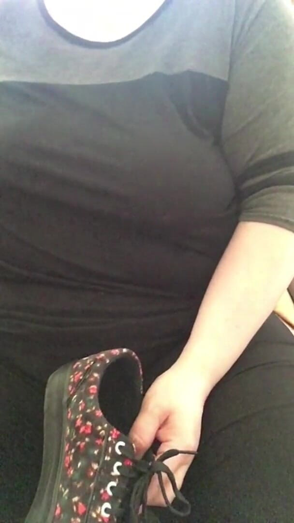 Real homemade BBW BBC porn: Awek montel bersiap sedia untuk keluar dengan berkelip di luar