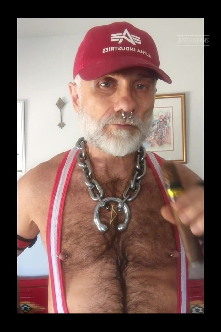 MusclesCigarsFFPig: Ayah tiri menyalakan garnya