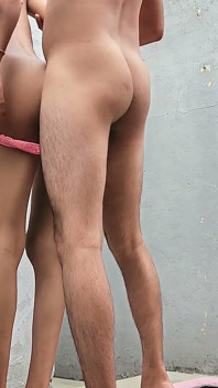 ถูกจับได้ว่าเย็ดฮาร์ดคอร์กลางแจ้งของสาวตัวผอมกับลูกพี่ลูกน้องชายของเธอ