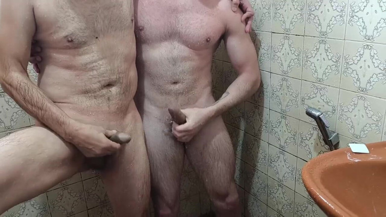 Victor Studio Gay: Ben ve Bay Carmona mutlu sonla bruderage'da banyo yapıyor