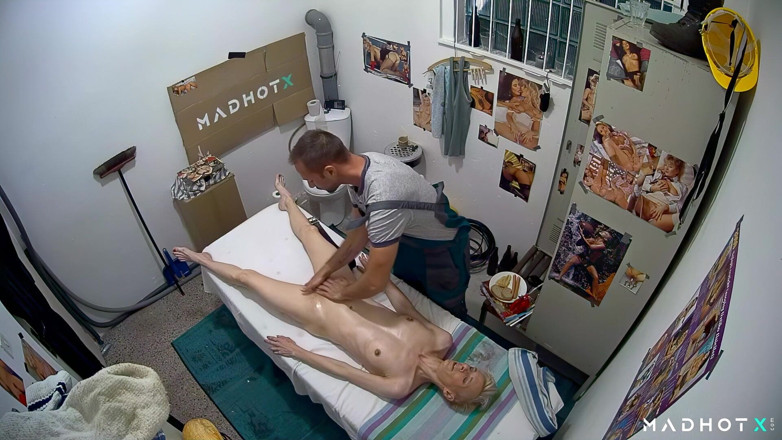 Madhot X: Questa matrigna ha ovviamente bisogno di una mano ferma