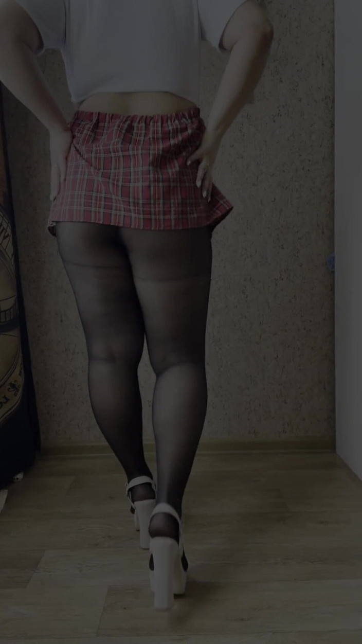 Lux Eva: Estudiante sin bragas en pantimedias