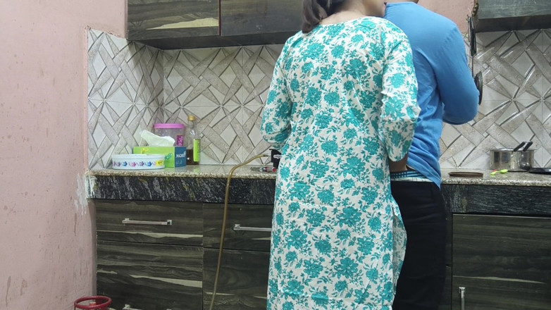 Hornycouple149: Mooie Indische stiefmoeder poesje en kont hard geneukt door stiefzoop...