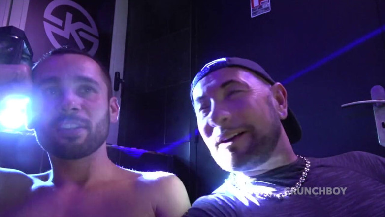 Straights boys loves gay: Düz Vlad Kalesi'nin yanında Max Lava için aşağılama
