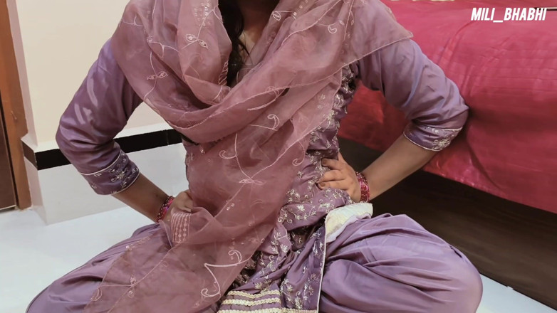 Mili bhabi: 美しいインドの妻のきつい膣ヒンディー語音声セックス、BBC XXXによるデシ・インディアン・ビレッジの妻のセックス