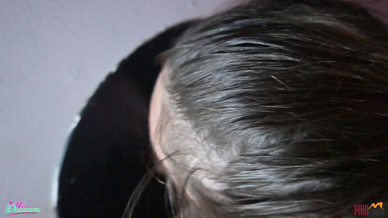 PNW Porn: ガールフレンドがグローリーホールで見知らぬ人からコンドームを吸う