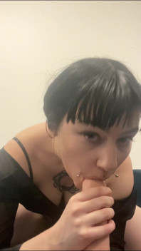 A Working Throat Does a Royal Blowjob and Gets a Dose of Cum!
