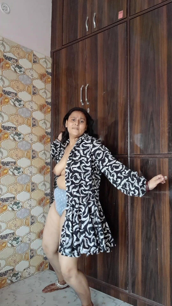 Puja555: Puja bhabhi dançando