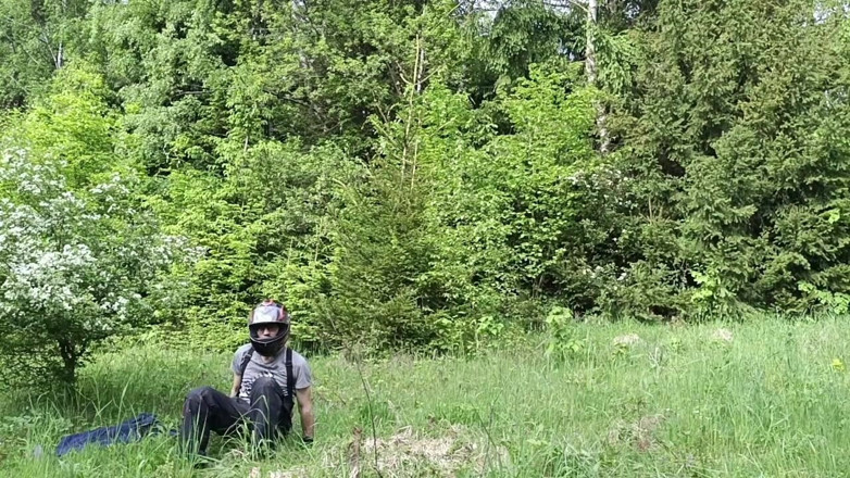 kickerscooter: Mi masturbavo fuori nel bosco completamente nudo, enorme