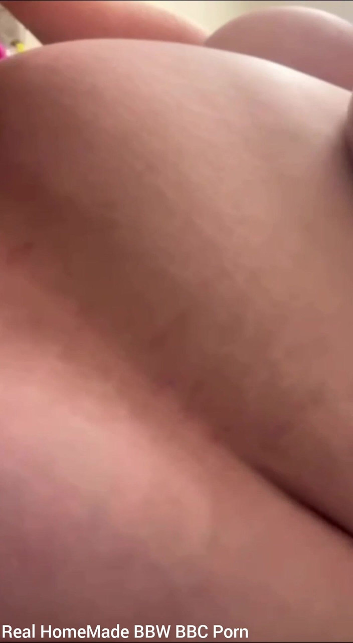 YoungEnglishBBW: 내 보지를 문지르는 내 엉덩이를 때리는 것을 통해 구부려