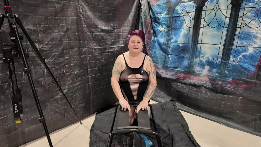 Mistress Izar Tests a Queening Still with a Surprise for Her Sub