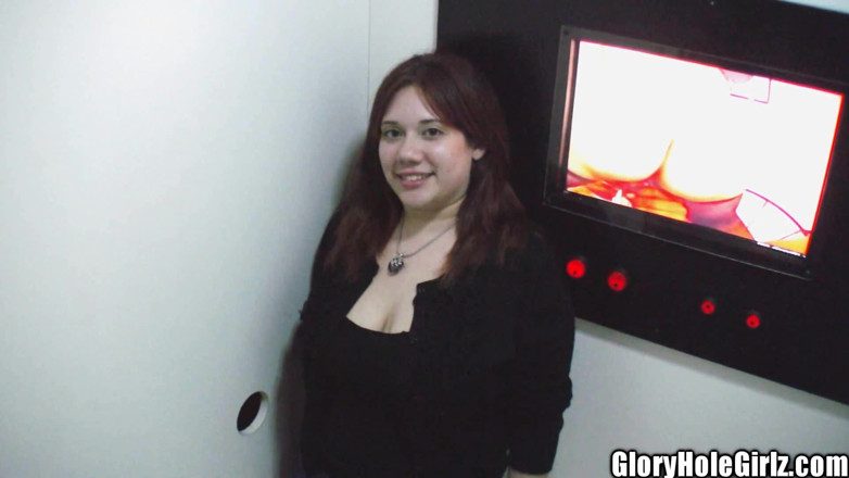 Glory Hole Girlz: Lil, fette titten-latina-schlampe bläst latte in gloryhole-schwanz lutschen sess!