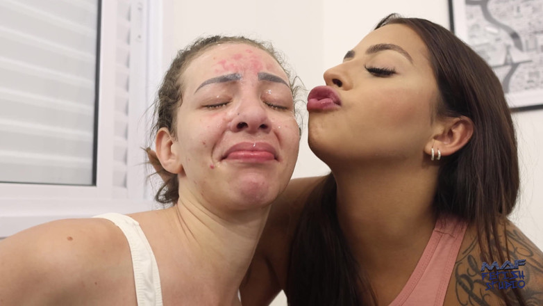 MAF fetish studio: Meesteres Raquel in onaangenaam gezicht likken