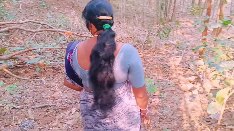 Telugu honey lips: Seks luar ruangan India. Desi bhabi secret ngentot suami di...