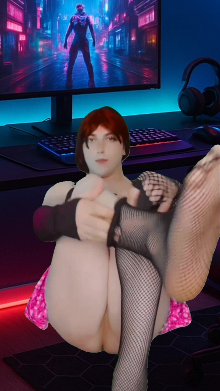 Kitty_Cross: 3 gamer Femboy Booty Sweet White Lovely White Pretty Ladyboy...