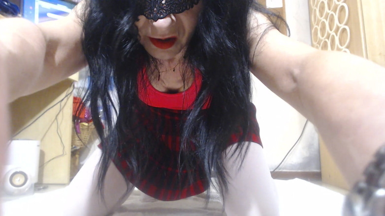 WEBREGINETTA2023: 빨간 치마 아래 옷부터 스타킹을 벗고 자위하는 것까지