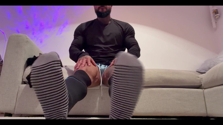 Jasons feet: Гравець Releasesoccer готується до гри, поки його ноги в твоєму обличчі