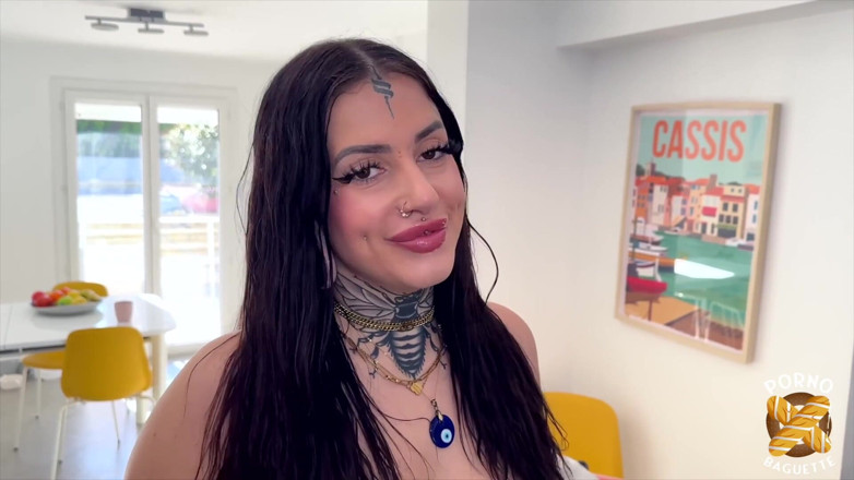 Porno Baguette: Laeticia, si rambut coklat cantik Suka Mengambil Plumbum