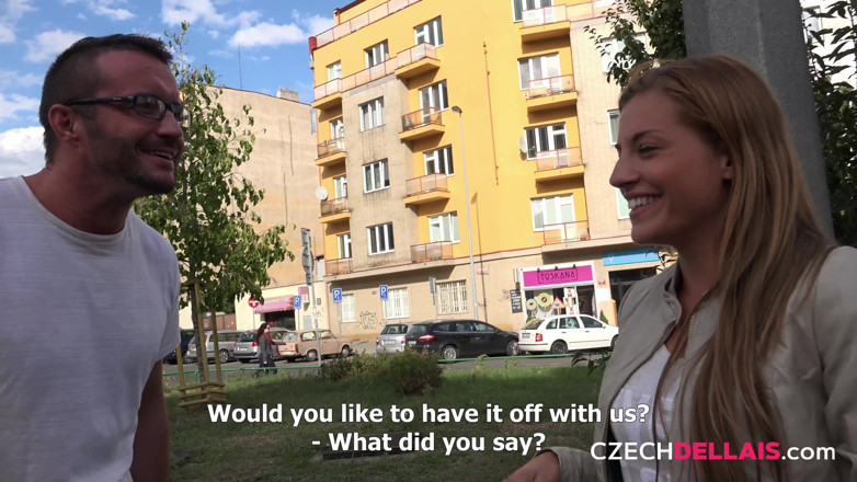 Czech Dellais: Ceko dellais 1 dua pelacur identik nyepong kontol pria yang nggak...
