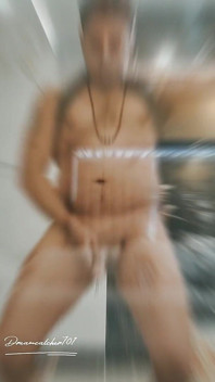 Ragazzo bengalese che gioca con se stesso